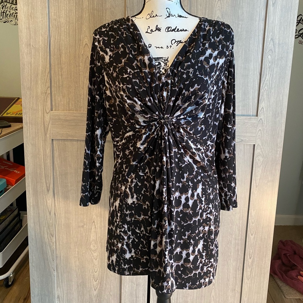 Daisy Fuentes Black and White Twist-Front Blouse